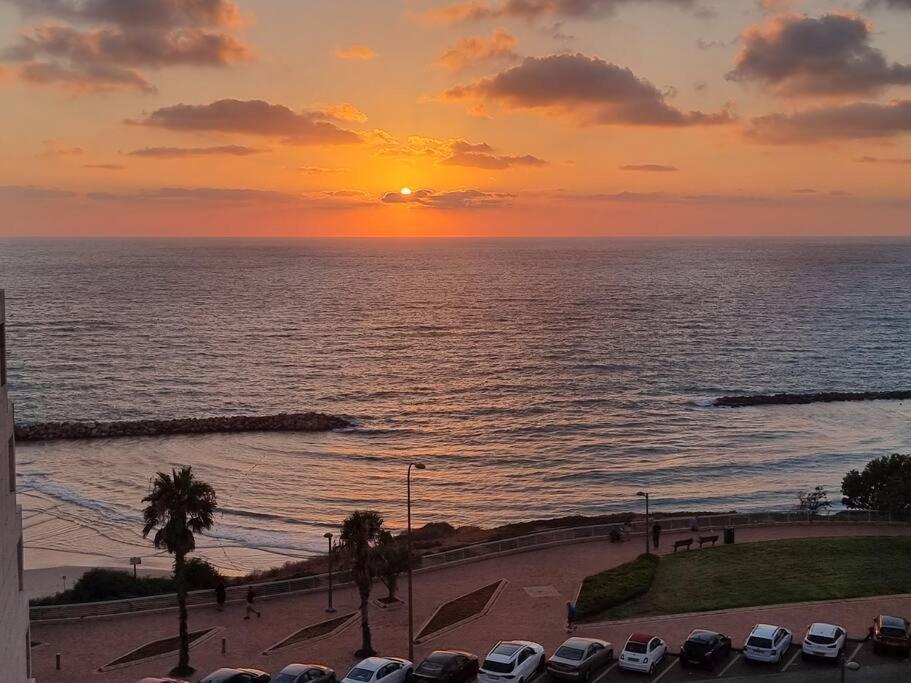 Beautiful 2-Bedroom Sea-View Apartment Netanya Extérieur photo
